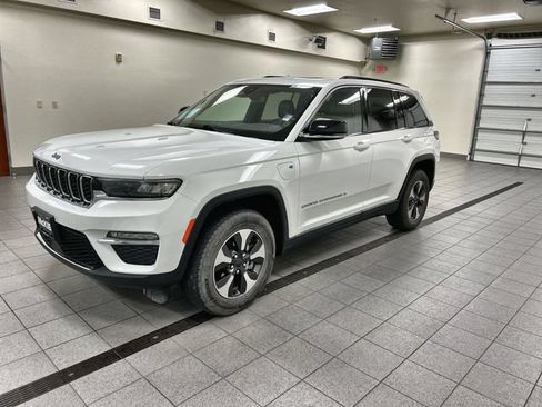 Used 2024 Jeep Grand Cherokee Limited 4xe AWD/4WD image 3