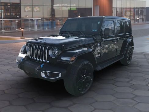 Used 2023 Jeep Wrangler Unlimited Sahara w/ Cold Weather Group image 6