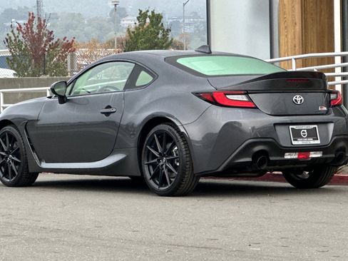 Used 2024 Toyota GR86 Premium image 6