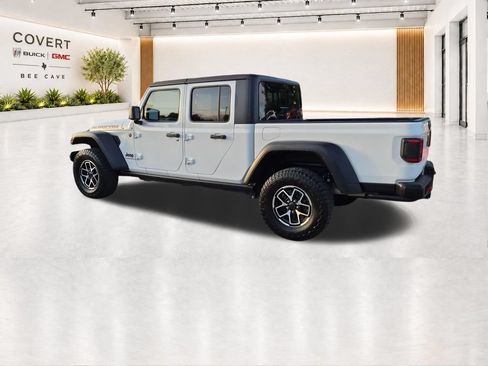 Used 2024 Jeep Gladiator Rubicon w/ Technology Group AWD/4WD image 10