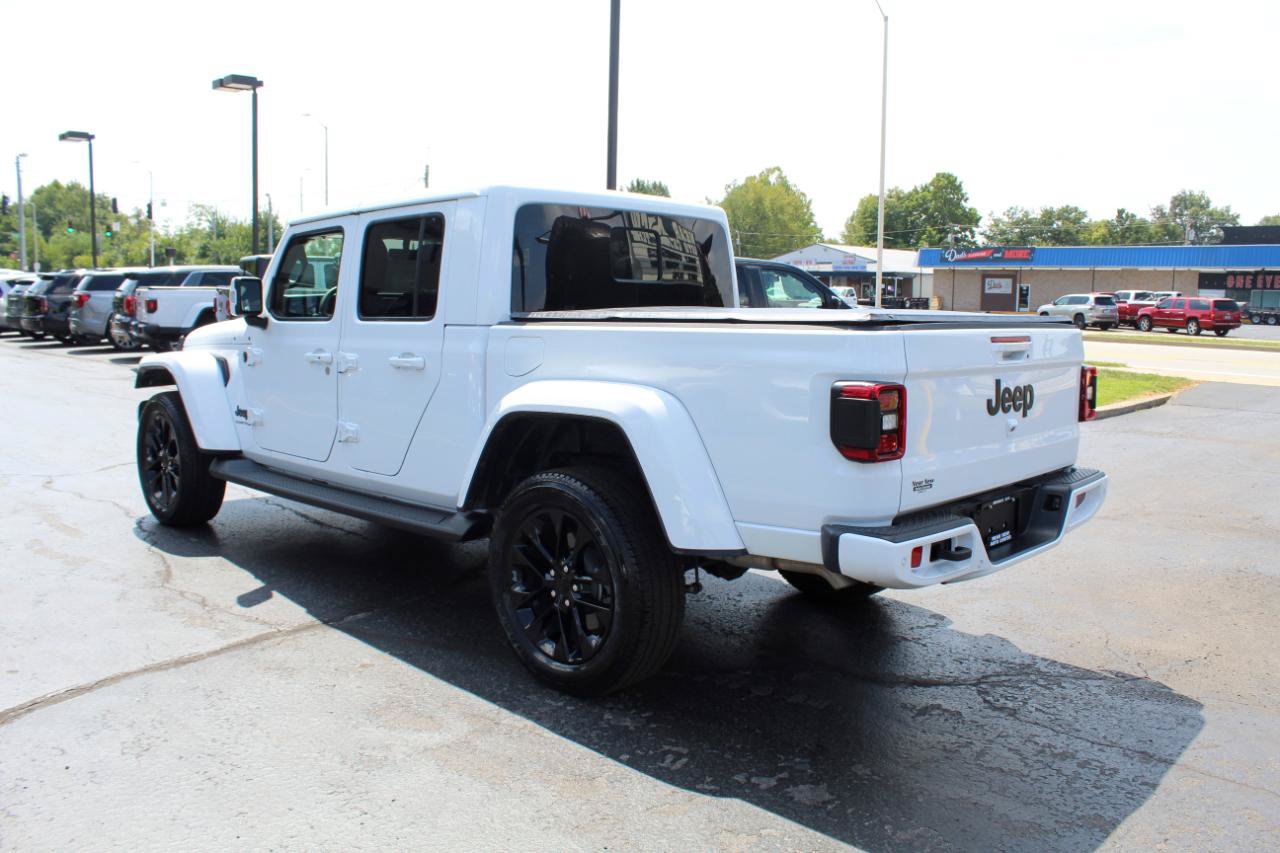 Used 2023 Jeep Gladiator Overland AWD/4WD image 7