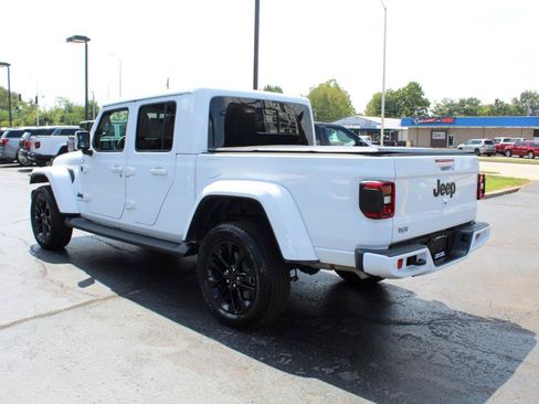 Used 2023 Jeep Gladiator Overland AWD/4WD image 7