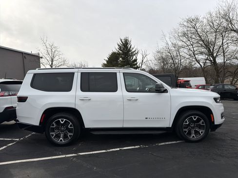 Certified 2024 Jeep Wagoneer Series III image 7