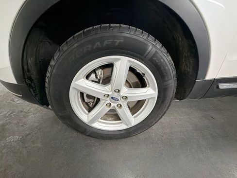 Used 2019 Ford Explorer XLT w/ Equipment Group 202A FWD image 32