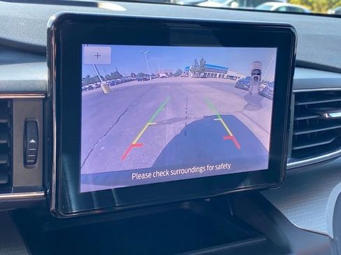 Used 2020 Ford Explorer XLT w/ Equipment Group 202A image 11