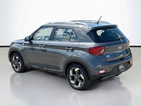 Certified 2025 Hyundai Venue SEL FWD image 10