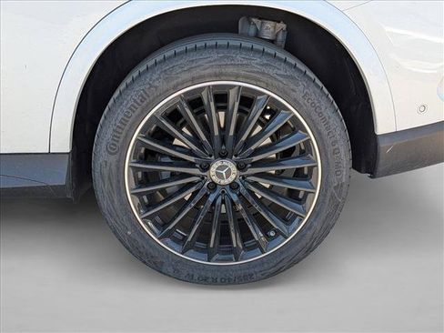 Used 2025 Mercedes-Benz GLC 300 image 23