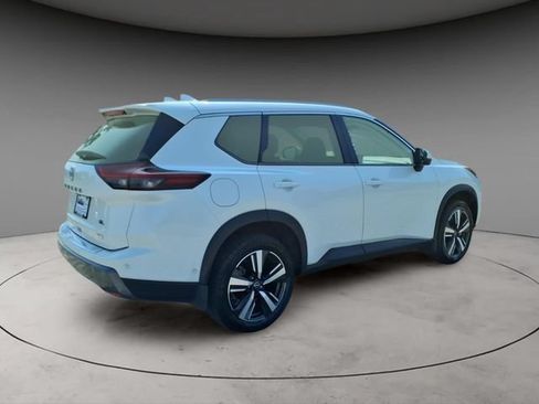 Certified 2025 Nissan Rogue SL w/ Tech Package FWD image 7