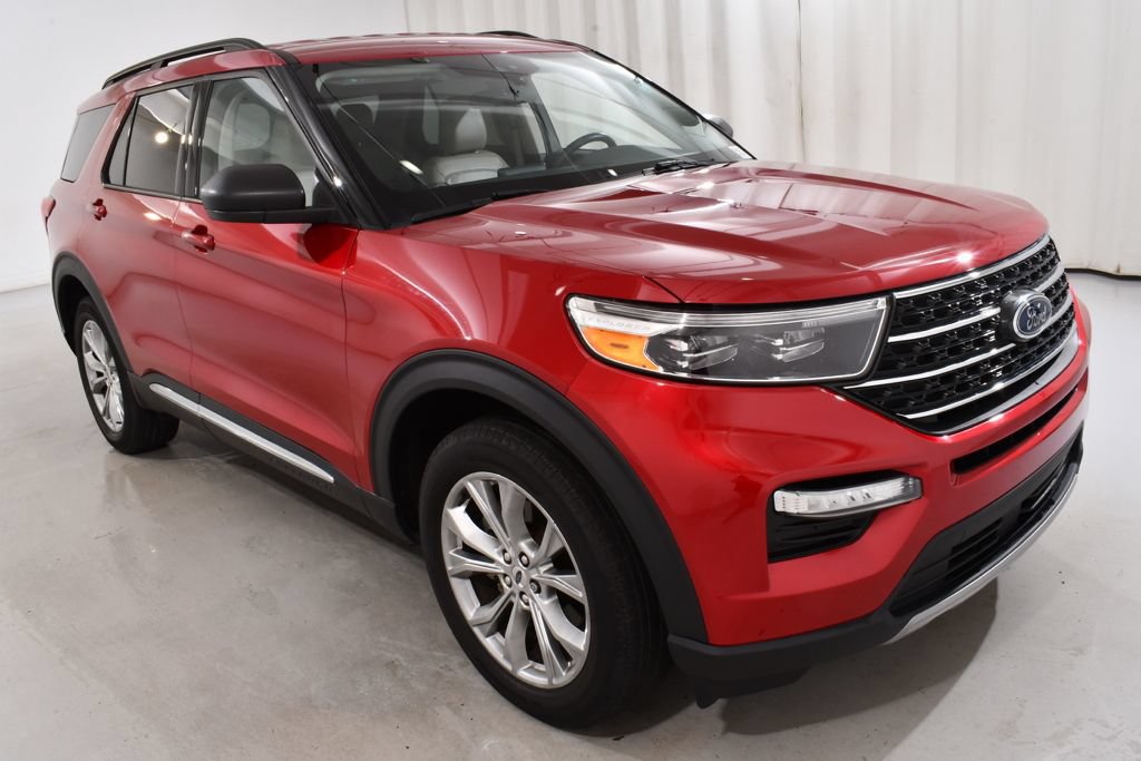 Used 2024 Ford Explorer XLT w/ Equipment Group 202A AWD/4WD image 5