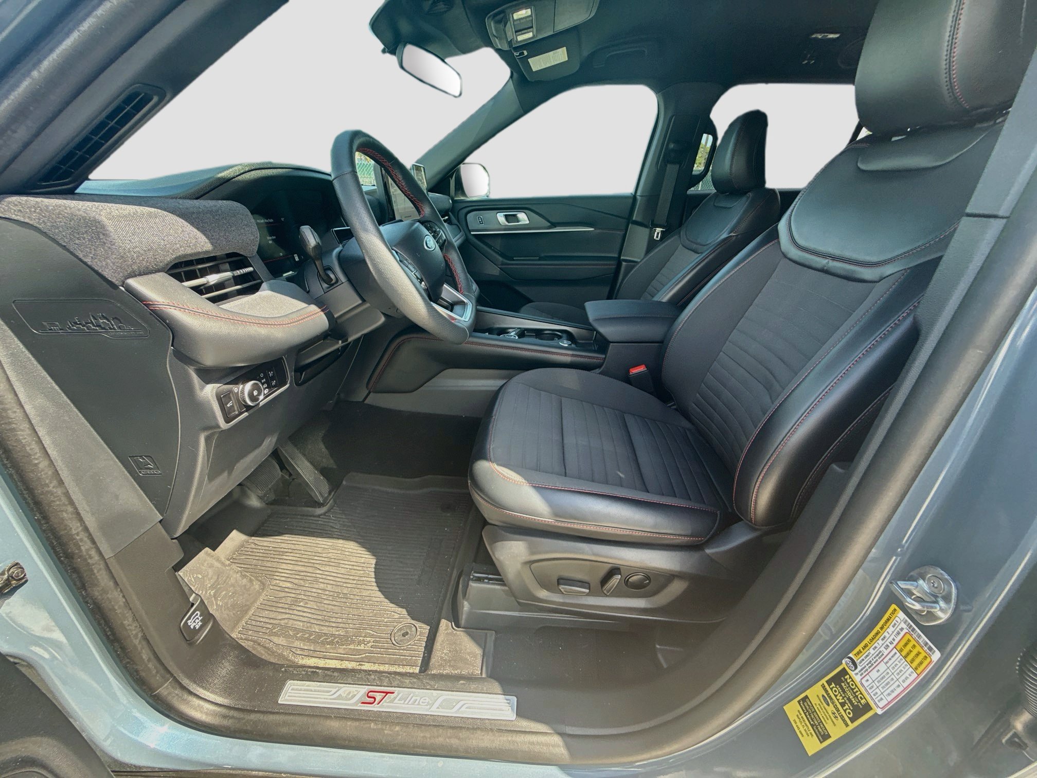 Used 2025 Ford Explorer ST-Line RWD image 19