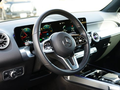 Used 2023 Mercedes-Benz EQB 300 4MATIC image 20