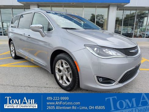 Used 2018 Chrysler Pacifica Limited FWD image 1
