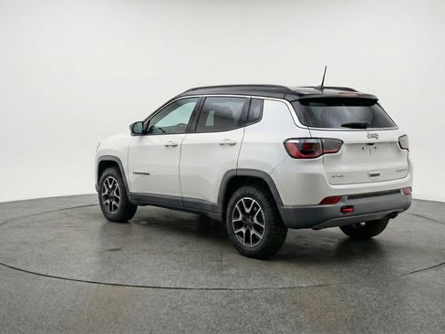 Used 2025 Jeep Compass Trailhawk AWD/4WD image 6