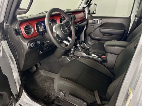 Certified 2023 Jeep Gladiator Rubicon w/ Cold Weather Group image 12