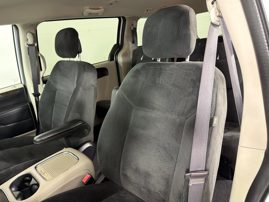 Used 2016 Dodge Grand Caravan SXT FWD image 13