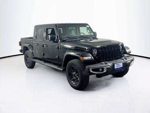 Used 2023 Jeep Gladiator Sport image 3