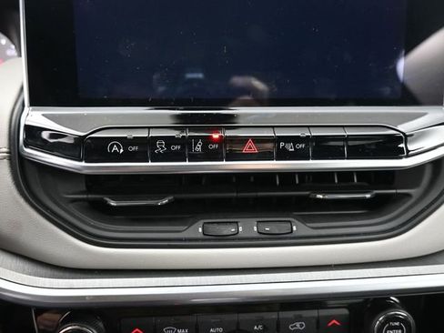 Used 2024 Jeep Compass Limited image 20