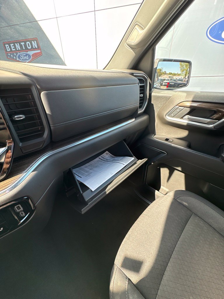 Used 2025 Chevrolet Silverado 1500 LT AWD/4WD image 24