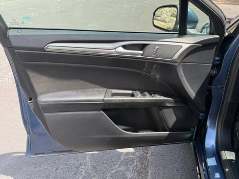 Used 2018 Ford Fusion SE w/ Fusion SE Technology Package FWD image 28