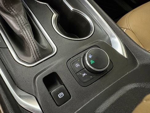 Used 2023 Chevrolet Traverse Premier FWD image 38