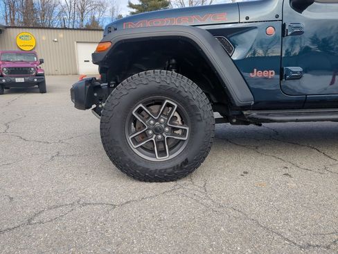 Used 2025 Jeep Gladiator Mojave w/ Convenience Group image 35