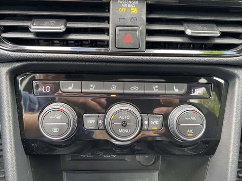 Certified 2022 Volkswagen Taos SEL AWD/4WD image 21
