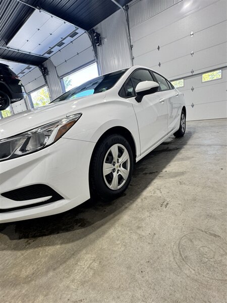 Used 2018 Chevrolet Cruze LS FWD image 4