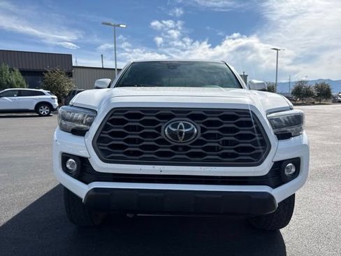 Used 2021 Toyota Tacoma TRD Off-Road w/ TRD Premium Off Road Package AWD/4WD image 2