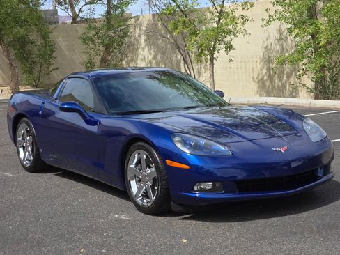 Used 2007 Chevrolet Corvette Coupe w/ Preferred Equipment Group RWD image 2