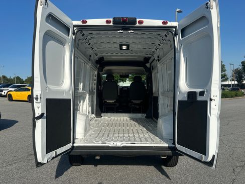 Used 2025 RAM ProMaster 2500 w/ Convenience Group FWD image 18