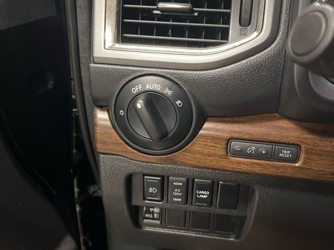 Used 2017 Nissan Titan Platinum Reserve image 18