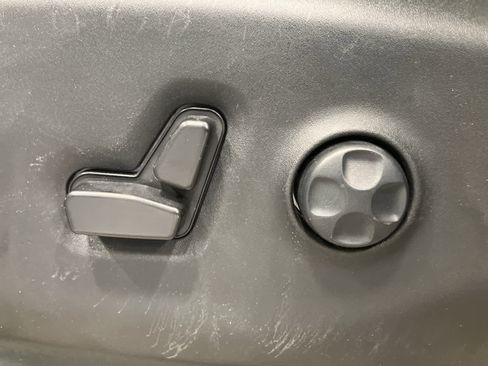 Used 2023 Chrysler Pacifica Limited image 14