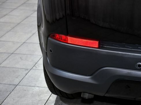 Used 2023 Land Rover Discovery Sport SE image 79