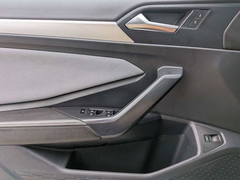 Used 2025 Volkswagen Jetta SE FWD image 27