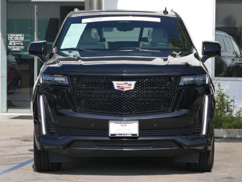 Certified 2023 Cadillac Escalade Sport AWD/4WD image 9