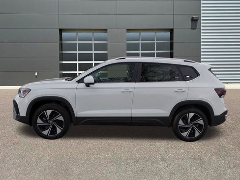 New 2026 Volkswagen Taos SE AWD/4WD image 4
