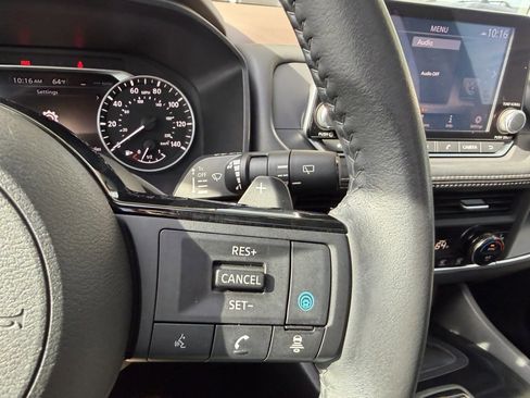 Used 2023 Nissan Rogue SV w/ SV Premium B Package image 30