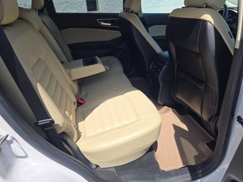 Used 2018 Ford Edge SEL w/ Equipment Group 201A AWD/4WD image 9
