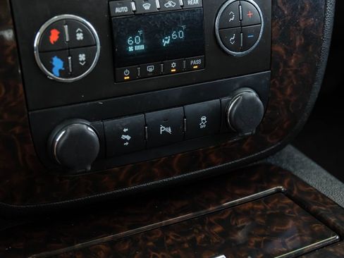 Used 2013 GMC Yukon XL Denali AWD/4WD image 36