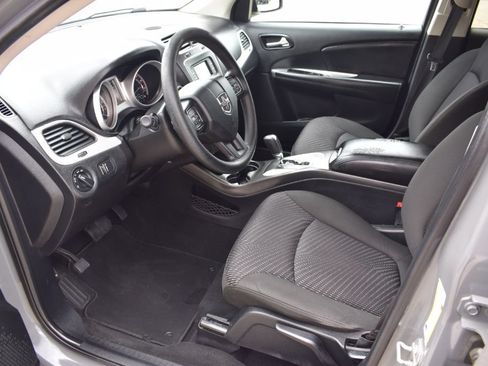 Used 2019 Dodge Journey SE FWD image 8