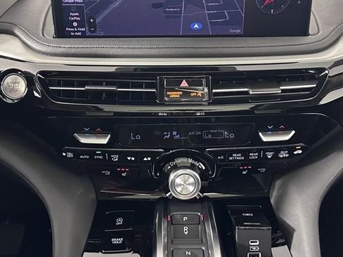 Used 2025 Acura MDX FWD image 18