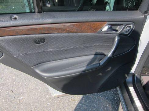 Used 2006 Mercedes-Benz C 350 4MATIC Sedan image 14