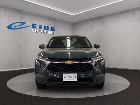 New 2026 Chevrolet Trax LS w/ LS Convenience Package FWD image 9