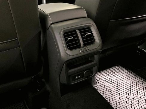 Used 2024 Volkswagen Tiguan SE w/ Panoramic Sunroof Package FWD image 35