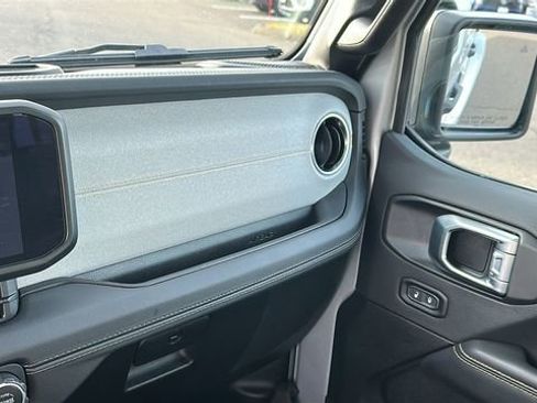 Used 2024 Jeep Wrangler Unlimited Sahara w/ Safety Group image 18