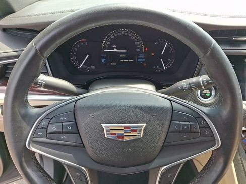 Used 2017 Cadillac XT5 Premium Luxury w/ Driver Assist Package FWD image 4