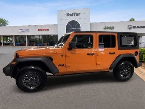 Used 2025 Jeep Wrangler Unlimited Sport AWD/4WD image 2
