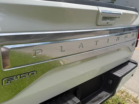Used 2015 Ford F150 Platinum w/ Equipment Group 701A Luxury AWD/4WD image 24