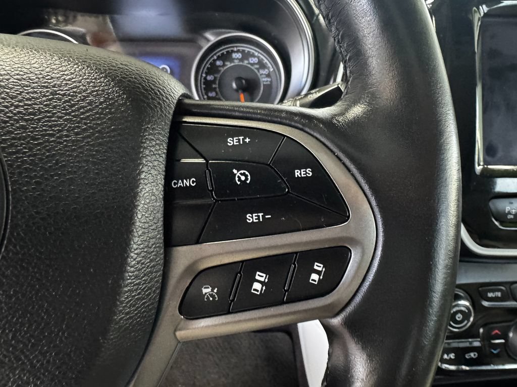 Used 2019 Jeep Cherokee Overland w/ Technology Group AWD/4WD image 16