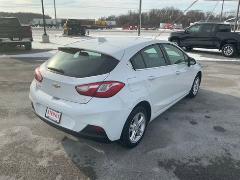Used 2018 Chevrolet Cruze LT w/ Convenience Package image 5